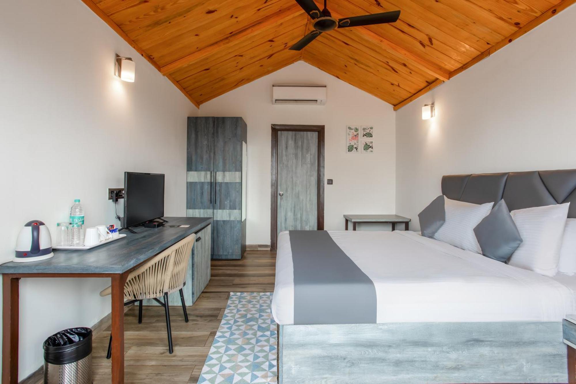 Stone Wood Beach Resort, Вагатор Экстерьер фото