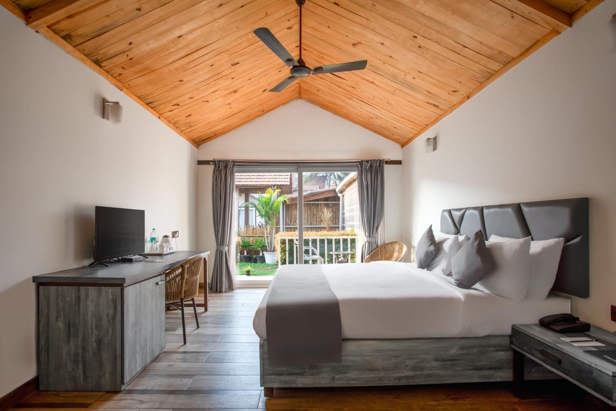 Stone Wood Beach Resort, Вагатор Экстерьер фото