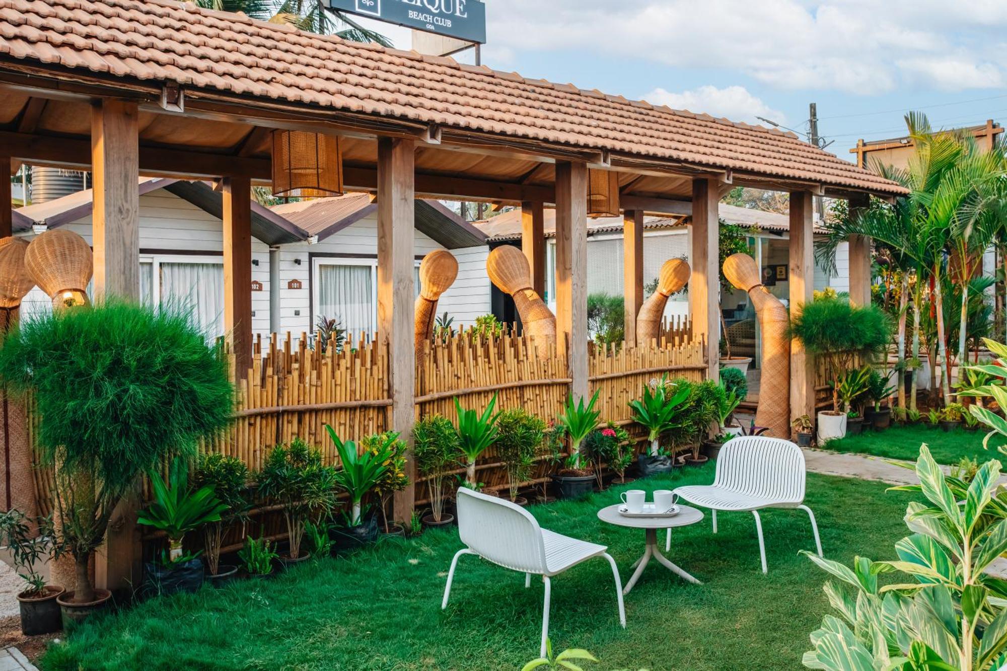 Stone Wood Beach Resort, Вагатор Экстерьер фото
