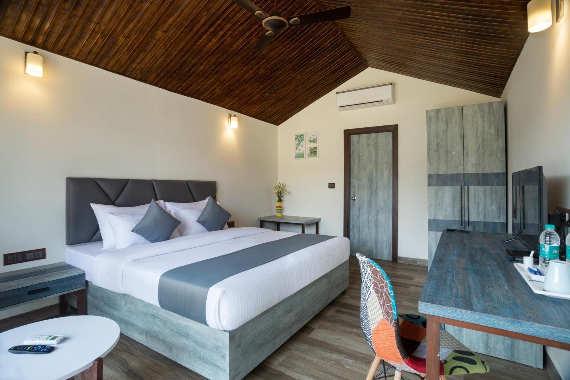 Stone Wood Beach Resort, Вагатор Экстерьер фото