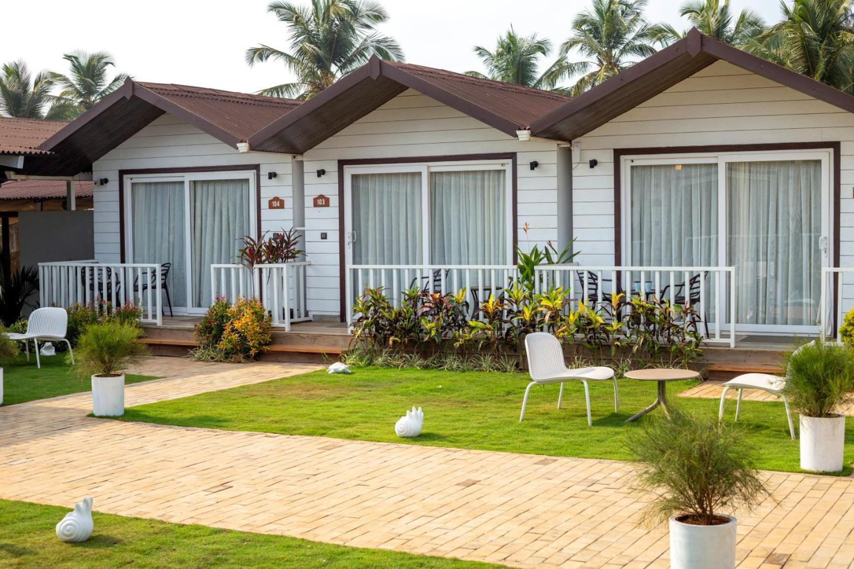 Stone Wood Beach Resort, Вагатор Экстерьер фото